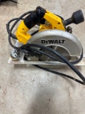DeWalt circular saw in metal box71/4