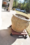 Large flower pot Must bring help to load