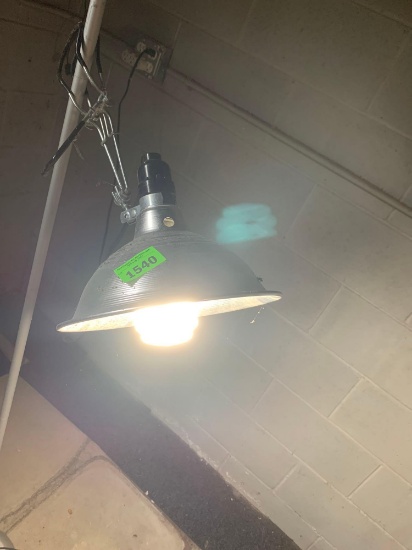 clamp style work light with bulb