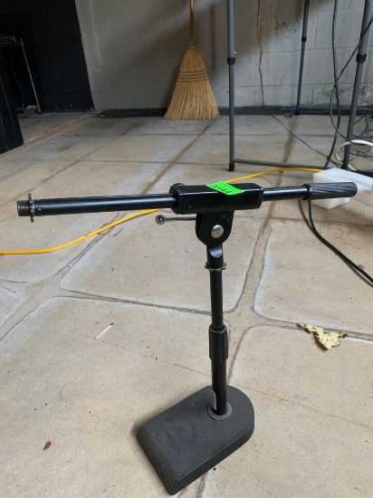 Pro line table, height, mic stand, no mic holder
