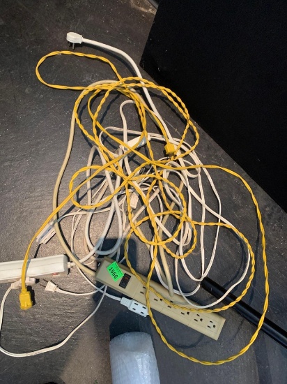 Power distribution box and electric cords