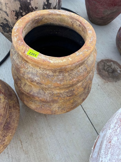 Large flower pot 24in x 15 in Must bring help to load