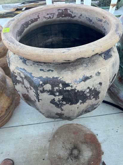 Large flower pot 28in x 22in Must bring help to load