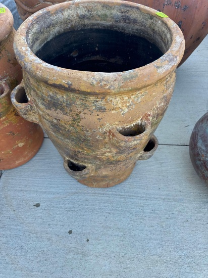 Large flower pot... 26in x 19in Must bring help to load