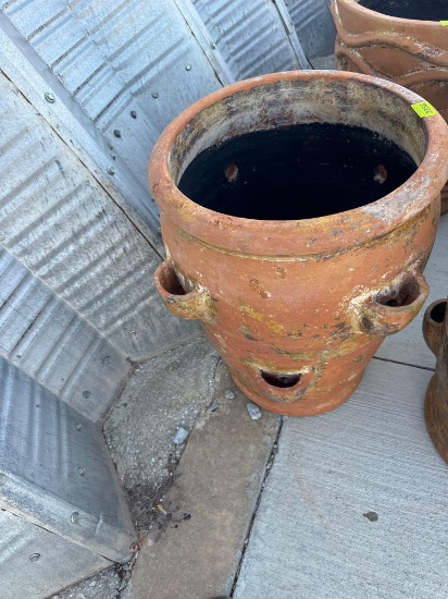 Large flower pot 26in x 19in Must bring help to load