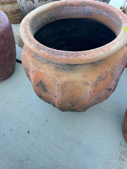 Large flower pot 29in x 20in Must bring help to load