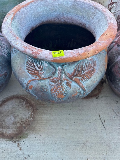 Large flower pot 22in x 20in Must bring help to load