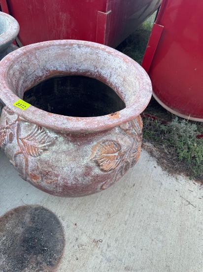 Large flower pot 22in x 20in Must bring help to load