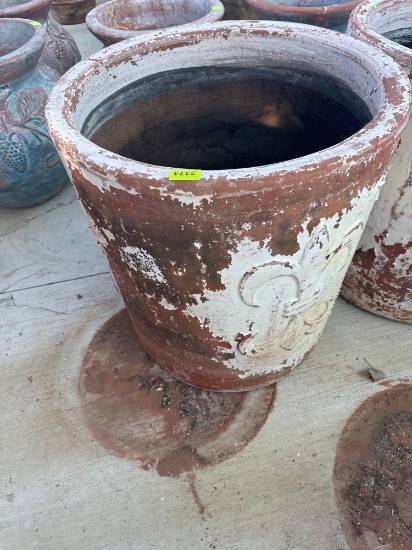 Large flower pot 26in x 24in Must bring help to load
