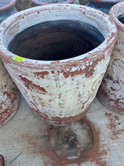Large flower pot 26in x 24in Must bring help to load