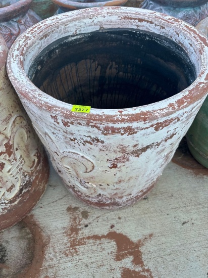 Large flower pot 26in x 24in Must bring help to load