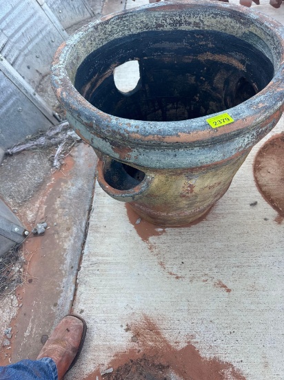 Large flower pot 21in x 22in Must bring help to load