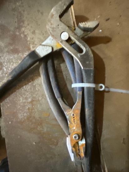 Pliers