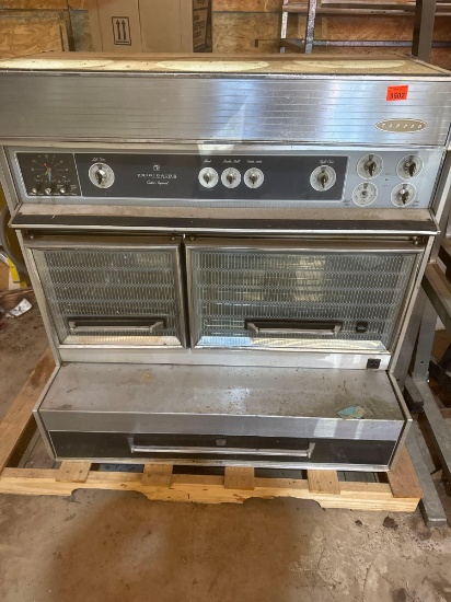 1965 Frigidaire Flair stove antique... 36 inches by 40 in wide Must bring help to load