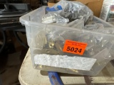 Tote of hinges