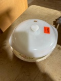 Ceramic bowl and lid