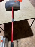Dust pan with handle