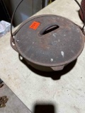 Cast iron pot