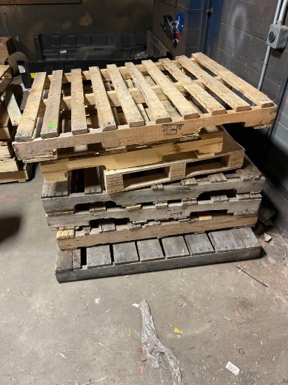 7 wood palets