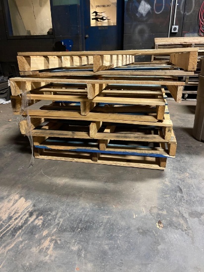 6 wood pallets