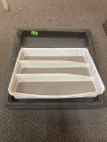3 plastic trays
