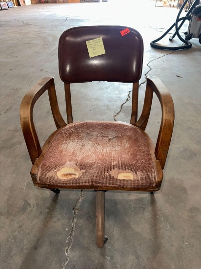 Early 1900s gunlocke chair bankers court room swivel tilt roll