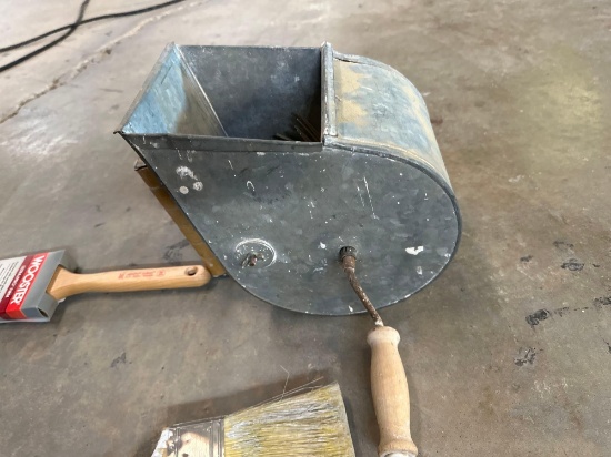 Acoustic popcorn machine vintage with paint brushes
