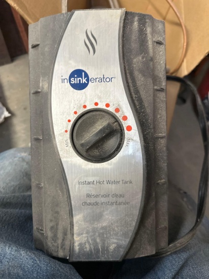 Instant hot water tank