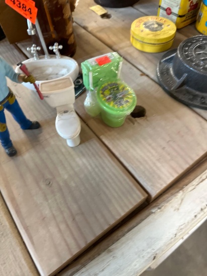 Toilet stool figurines