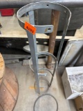 Round metal holding device
