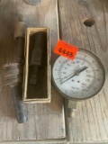 Pressure gauge