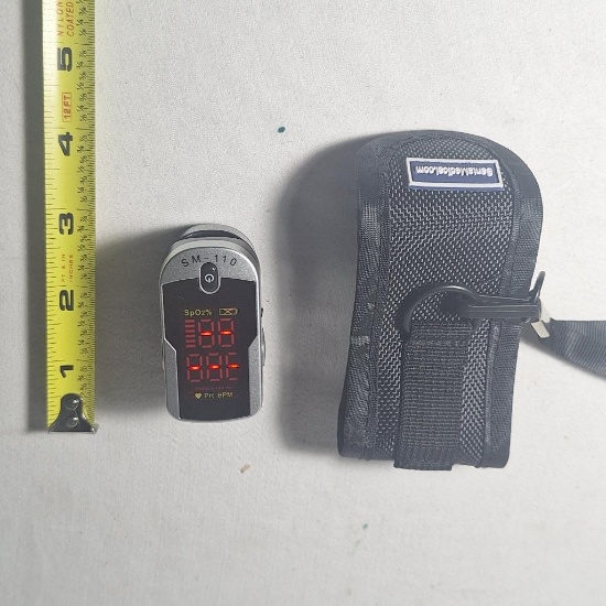 pulse oximeter with case