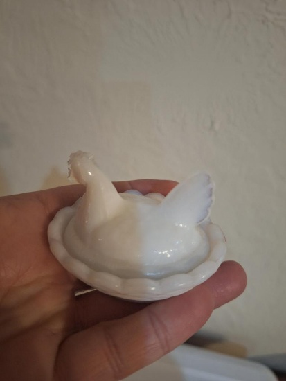 vintage min glass nesting hen