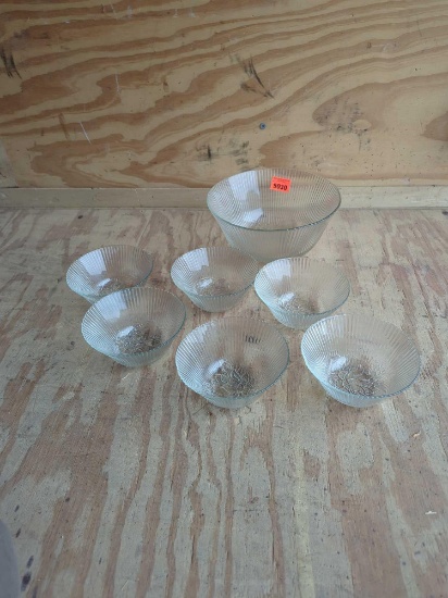 Set of 7 clear glass bowls