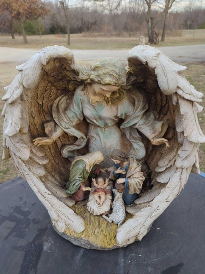 Angel yard statue