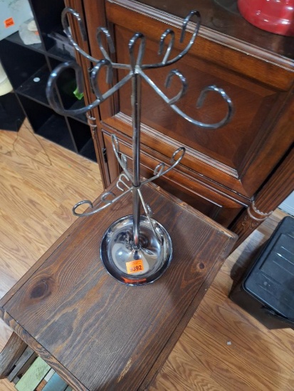 Necklace hanger