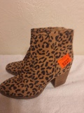 Cheetah print size 5.5 Bootines