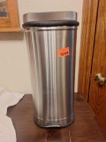 small trashcan- bathroom size.
