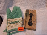 pot holders and measuring spoons