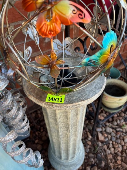 Pedestal glazing ball stand w/wire butterfly ball