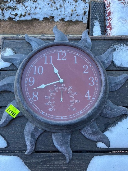 Outdoor clock with humidity