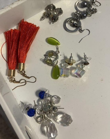7 pairs of earrings