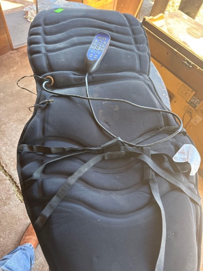 Seat massage pad with multiple different settings