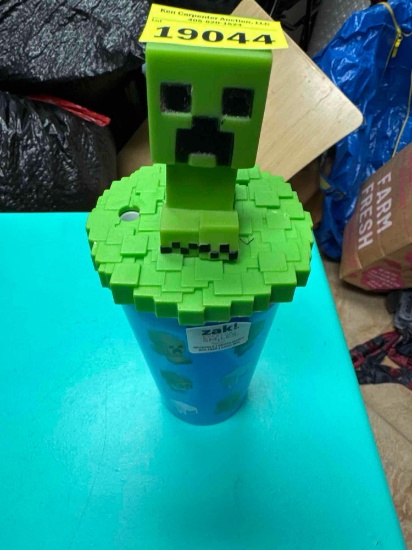Drinking cup with lid