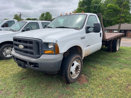 2005 Ford F550 with flatbed