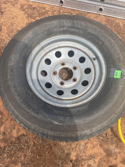 L- 225 75 15 wheel and tire