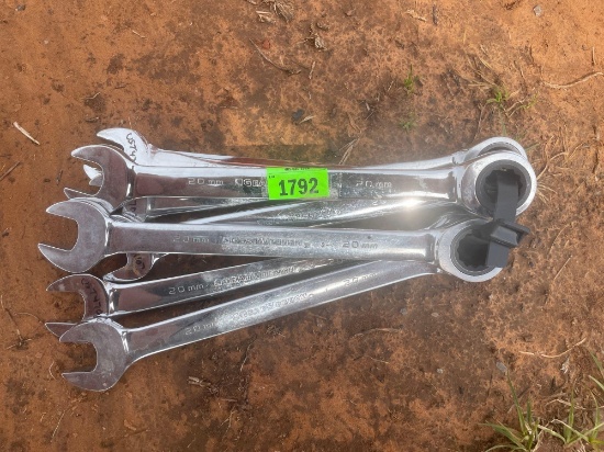 L - 20mm wrenches