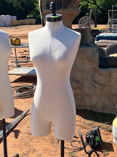 N mannequin
