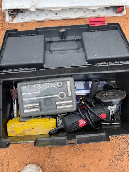 P - Rubbermaid toolbox w/ tools