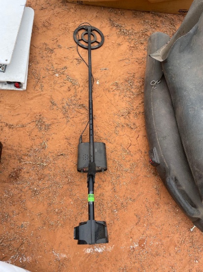 P - Metal detector